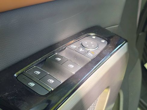 Used 2025 Nissan Pathfinder Platinum AWD/4WD image 19