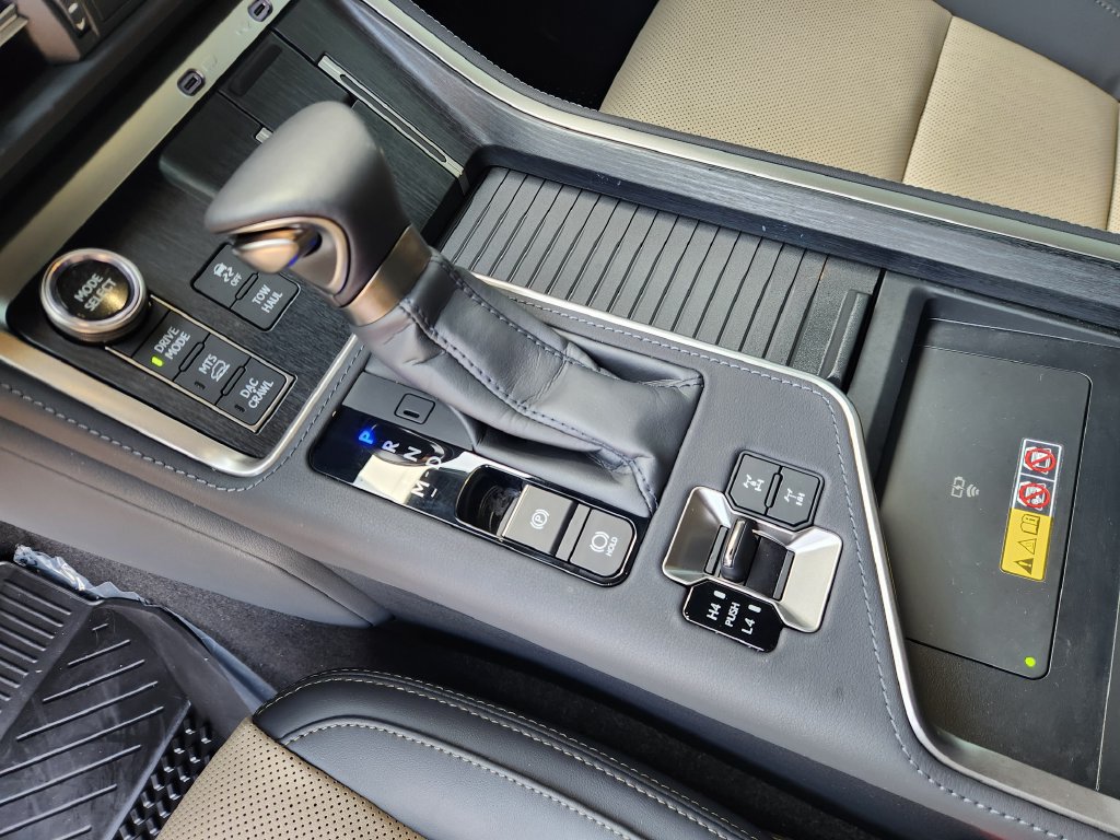 Certified 2025 Lexus GX 550 w/ Accessory Package (CT) AWD/4WD image 19