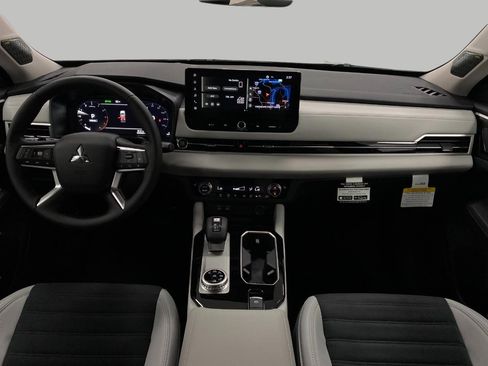 New 2025 Mitsubishi Outlander SE image 20