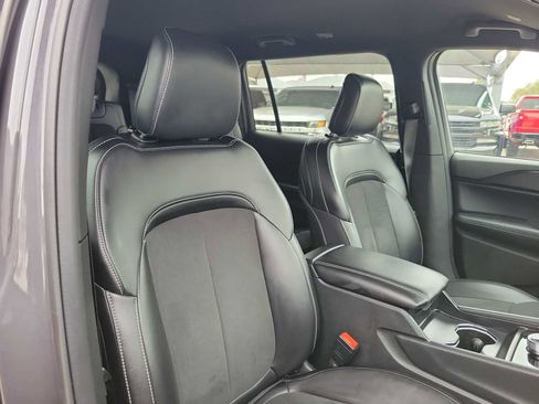 Used 2025 Jeep Grand Cherokee L Laredo image 14