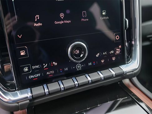 Used 2025 GMC Yukon XL Denali w/ Denali Reserve Package image 21