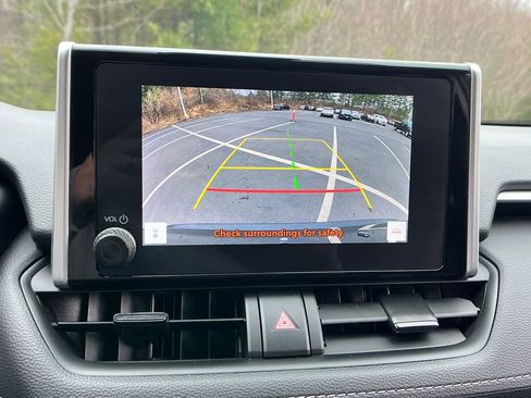 Used 2025 Toyota RAV4 XLE image 19