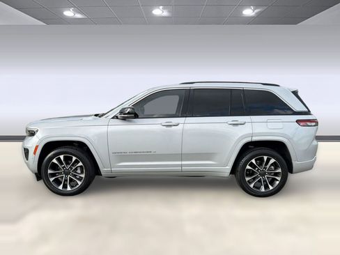 Used 2022 Jeep Grand Cherokee Overland w/ Trailer Tow Prep Group (B) image 2