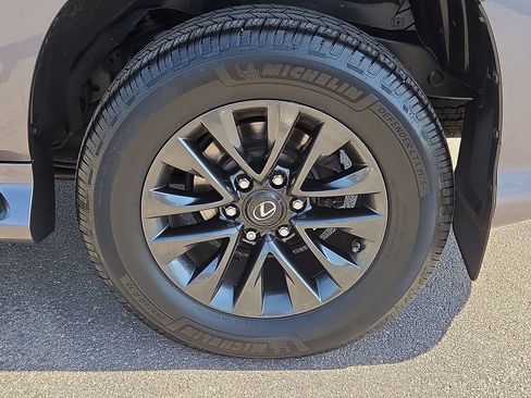 Used 2021 Lexus GX 460 Premium w/ Premium Package AWD/4WD image 11