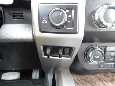 Used 2019 Ford F250 Lariat w/ Chrome Package image 24