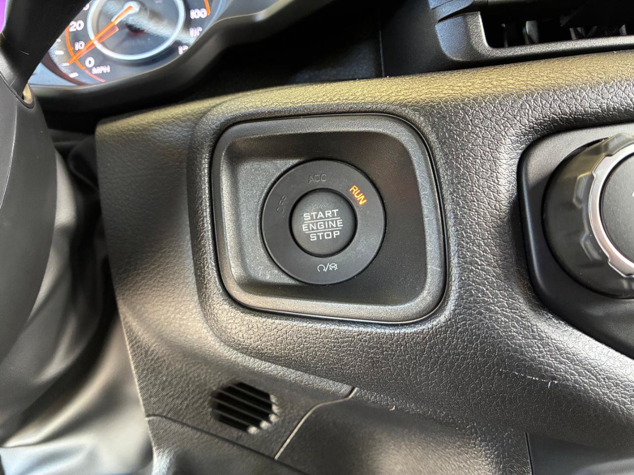Used 2024 Jeep Gladiator Sport AWD/4WD image 24