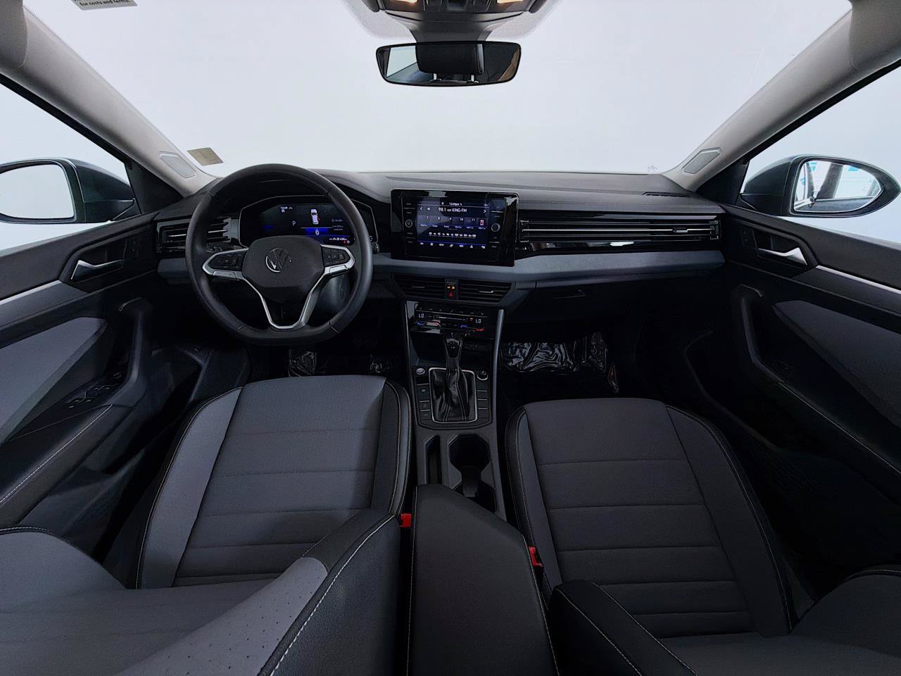 Used 2025 Volkswagen Jetta SE FWD image 10