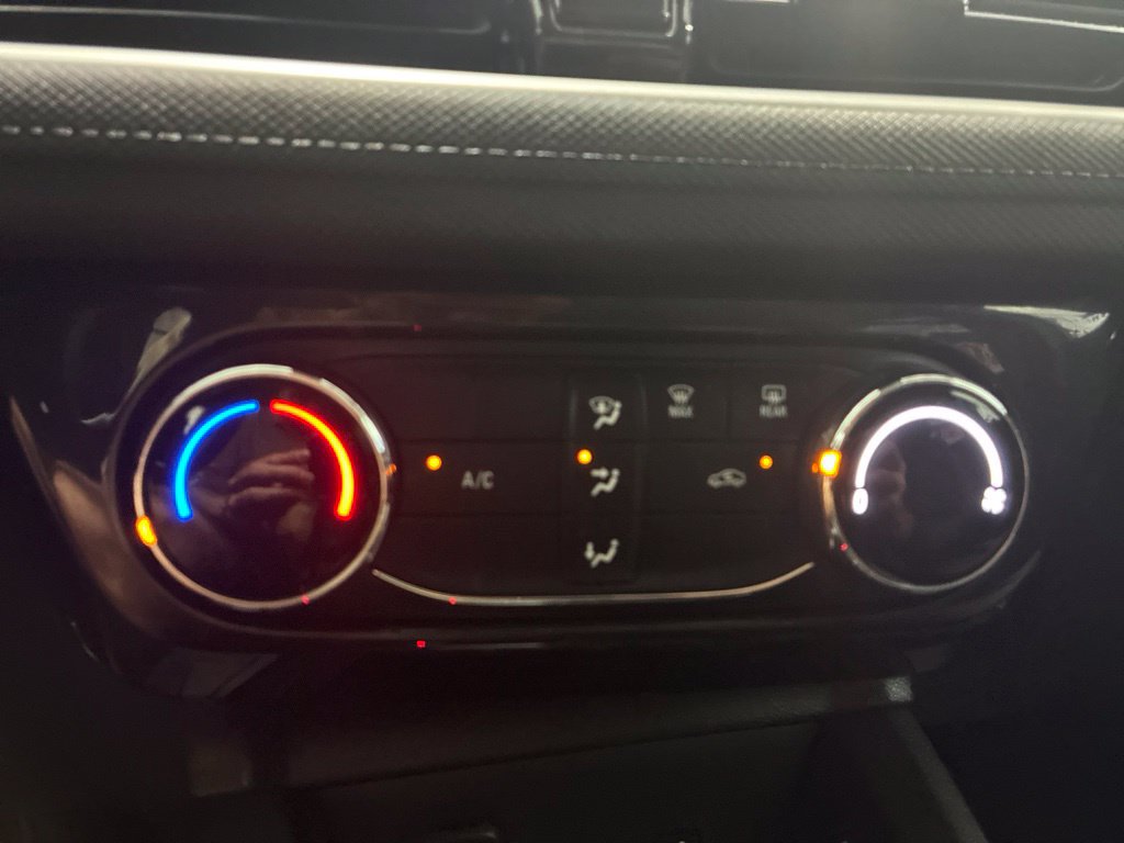 Used 2025 Chevrolet TrailBlazer LT AWD/4WD image 23