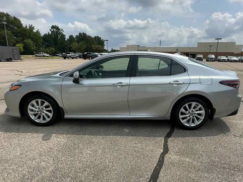 Used 2024 Toyota Camry LE FWD image 5