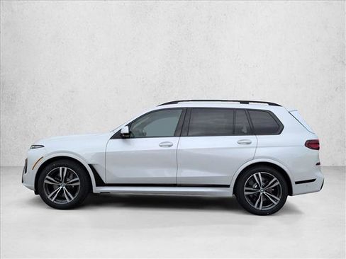 Used 2026 BMW X7 xDrive40i w/ M Sport Package AWD/4WD image 5