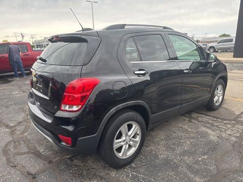 Used 2019 Chevrolet Trax LT w/ Sun & Sound Package FWD image 7