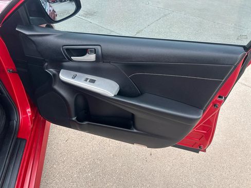 Used 2014 Toyota Camry SE w/ Leather Package FWD image 14