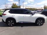 Used 2021 Nissan Rogue Platinum image 2