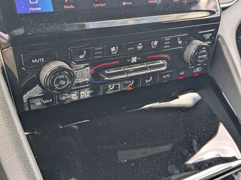 New 2025 Jeep Grand Cherokee Overland w/ Luxury Tech Group IV image 20