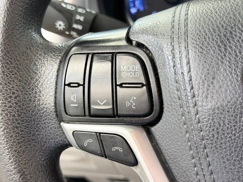 Used 2019 Toyota Highlander LE w/ Protection Package #3 AWD/4WD image 47