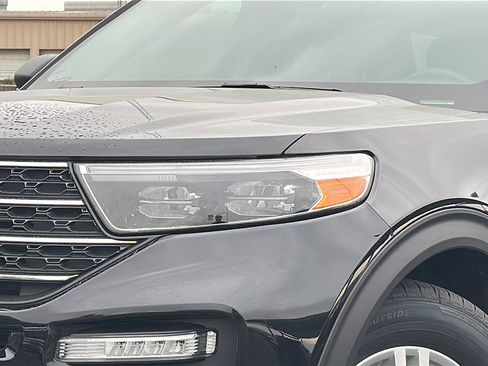 Used 2024 Ford Explorer XLT w/ Equipment Group 202A image 4