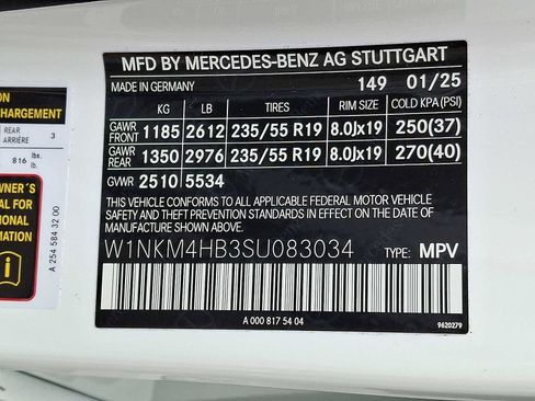 Used 2025 Mercedes-Benz GLC 300 4MATIC image 24