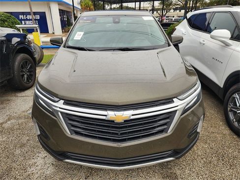 Used 2023 Chevrolet Equinox LT image 2