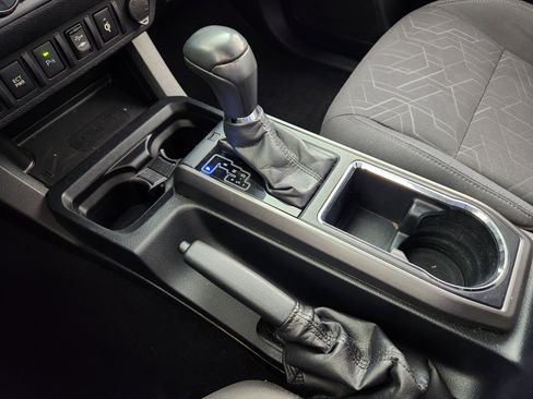 Used 2017 Toyota Tacoma TRD Off-Road image 25