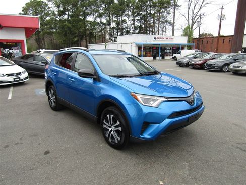 Used 2018 Toyota RAV4 LE w/ All Weather Liner Package image 10