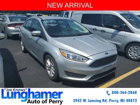 Used 2016 Ford Focus SE FWD image 1