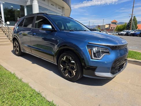 Certified 2023 Kia Niro Wind w/ Wind Preserve Package FWD image 3