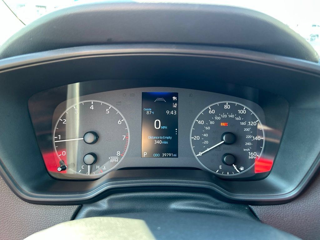 Used 2025 Toyota Corolla LE FWD image 22