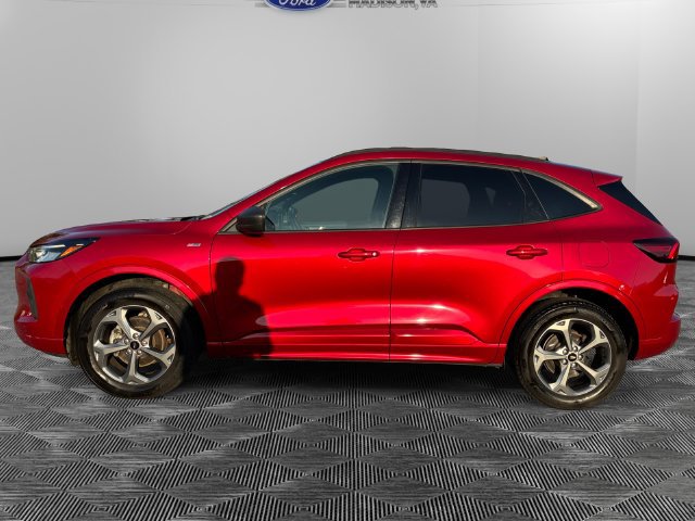 Used 2024 Ford Escape ST-Line w/ Tech Pack #1 AWD/4WD image 2