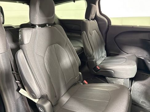 Used 2020 Chrysler Pacifica Touring w/ S Appearance Package image 12