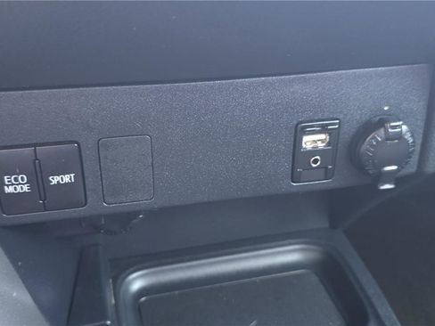 Used 2017 Toyota RAV4 LE w/ Carpet Mat Package FWD image 20