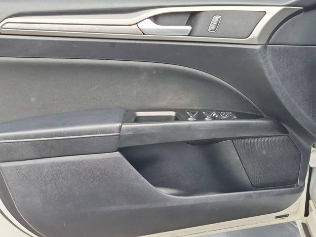 Used 2017 Ford Fusion SE FWD image 20