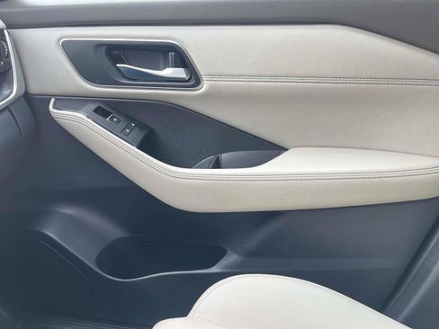 Used 2021 Nissan Rogue SL w/ Premium Package image 23