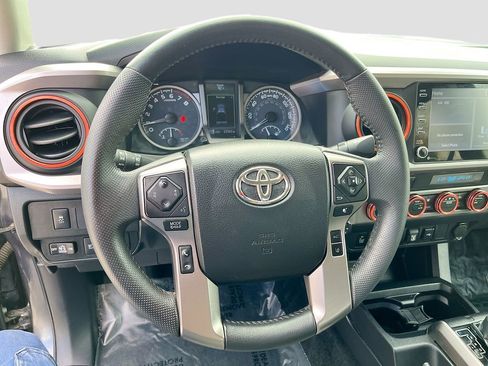 Used 2021 Toyota Tacoma SR5 w/ Technology Package AWD/4WD image 11
