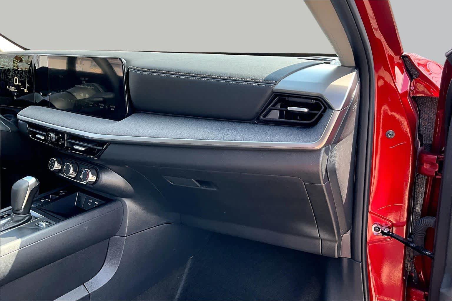 Certified 2025 Nissan Kicks SV FWD image 18