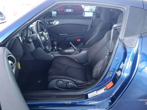 Used 2017 Nissan 370Z Coupe RWD image 14