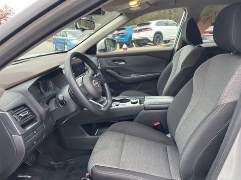 Used 2023 Nissan Rogue SV image 7