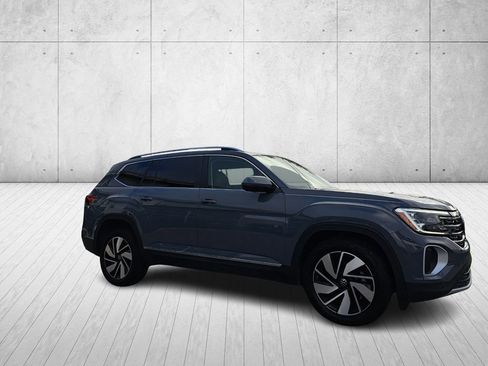 Used 2025 Volkswagen Atlas SEL image 3