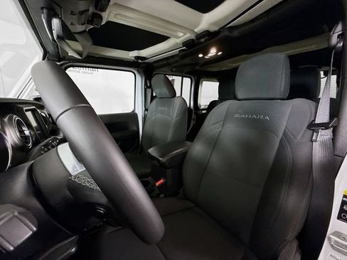 Used 2022 Jeep Wrangler Unlimited Sahara AWD/4WD image 19