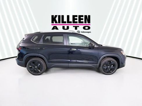 New 2026 Volkswagen Taos SE image 8