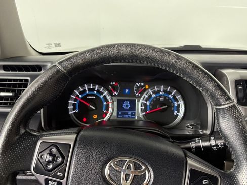 Used 2015 Toyota 4Runner SR5 AWD/4WD image 20