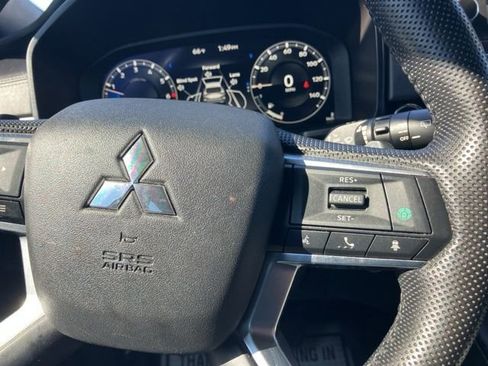Used 2023 Mitsubishi Outlander SEL image 23