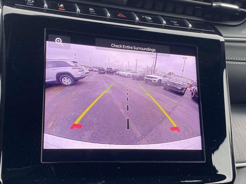 Certified 2024 Jeep Grand Cherokee Laredo image 6