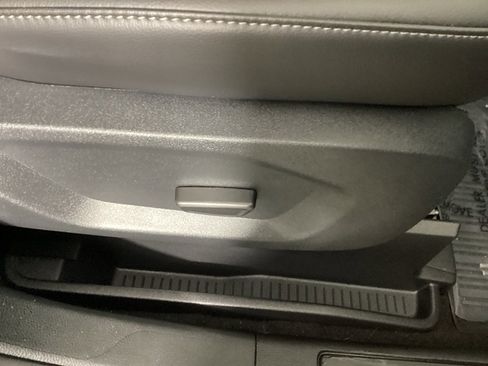 Used 2024 Ford Edge SEL w/ Convenience Package image 9