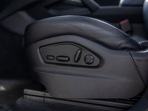 Certified 2025 Porsche Cayenne S image 35