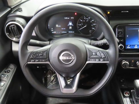 Used 2024 Nissan Kicks SV image 9