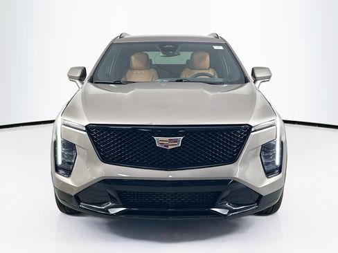 Used 2024 Cadillac XT4 Sport FWD image 2