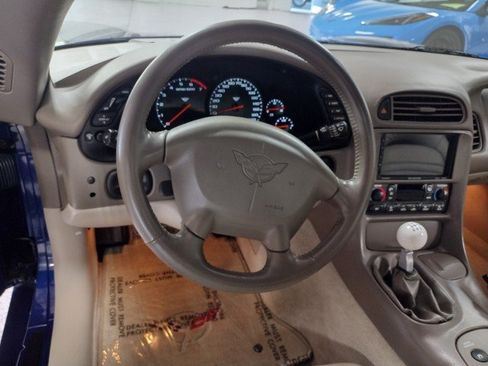 Used 2004 Chevrolet Corvette Convertible w/ Preferred Equipment Group RWD image 12