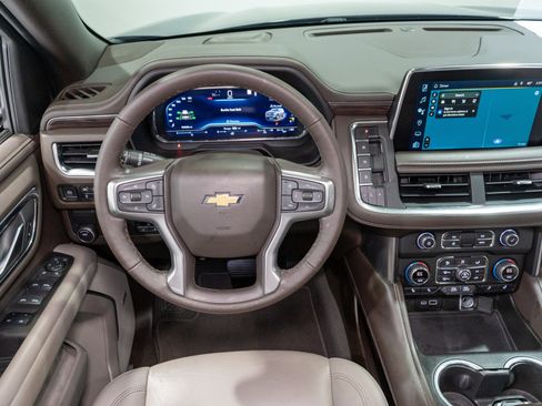 Used 2022 Chevrolet Tahoe LT w/ LT Signature Package RWD image 11