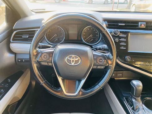 Used 2018 Toyota Camry SE FWD image 18