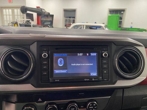 Used 2019 Toyota Tacoma SR5 image 3